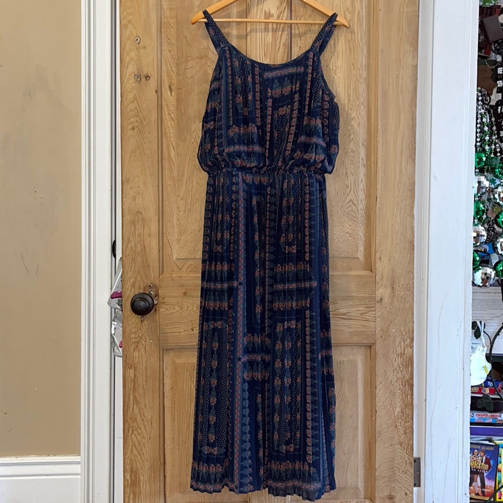 Long Maxi Dress. Blue w/floral pattern.